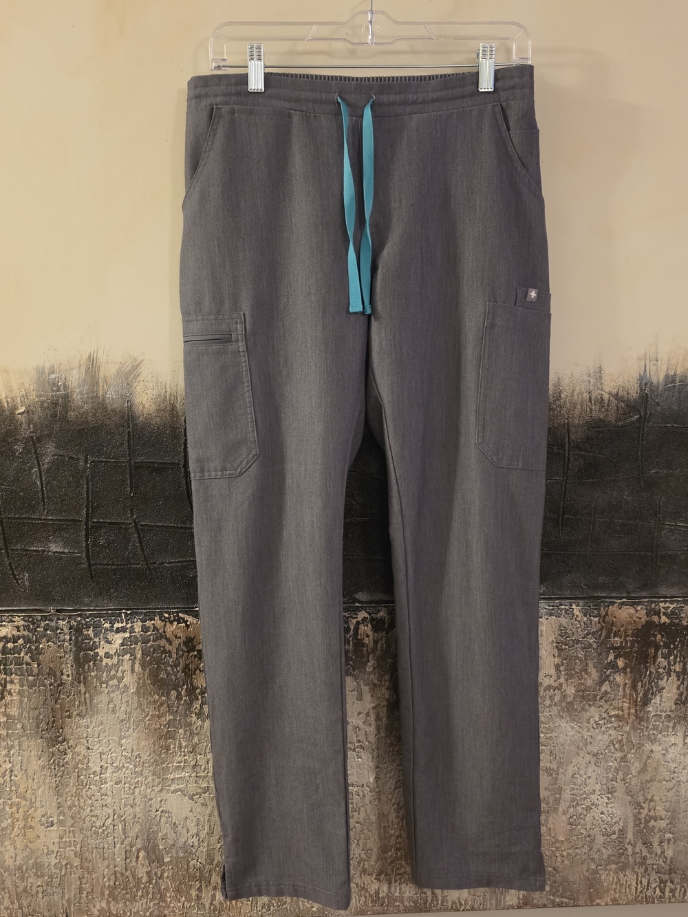 NWOT Figs Unisex Gray Scrub Pants with Teal Drawstring Size S/29 Inch Inseam